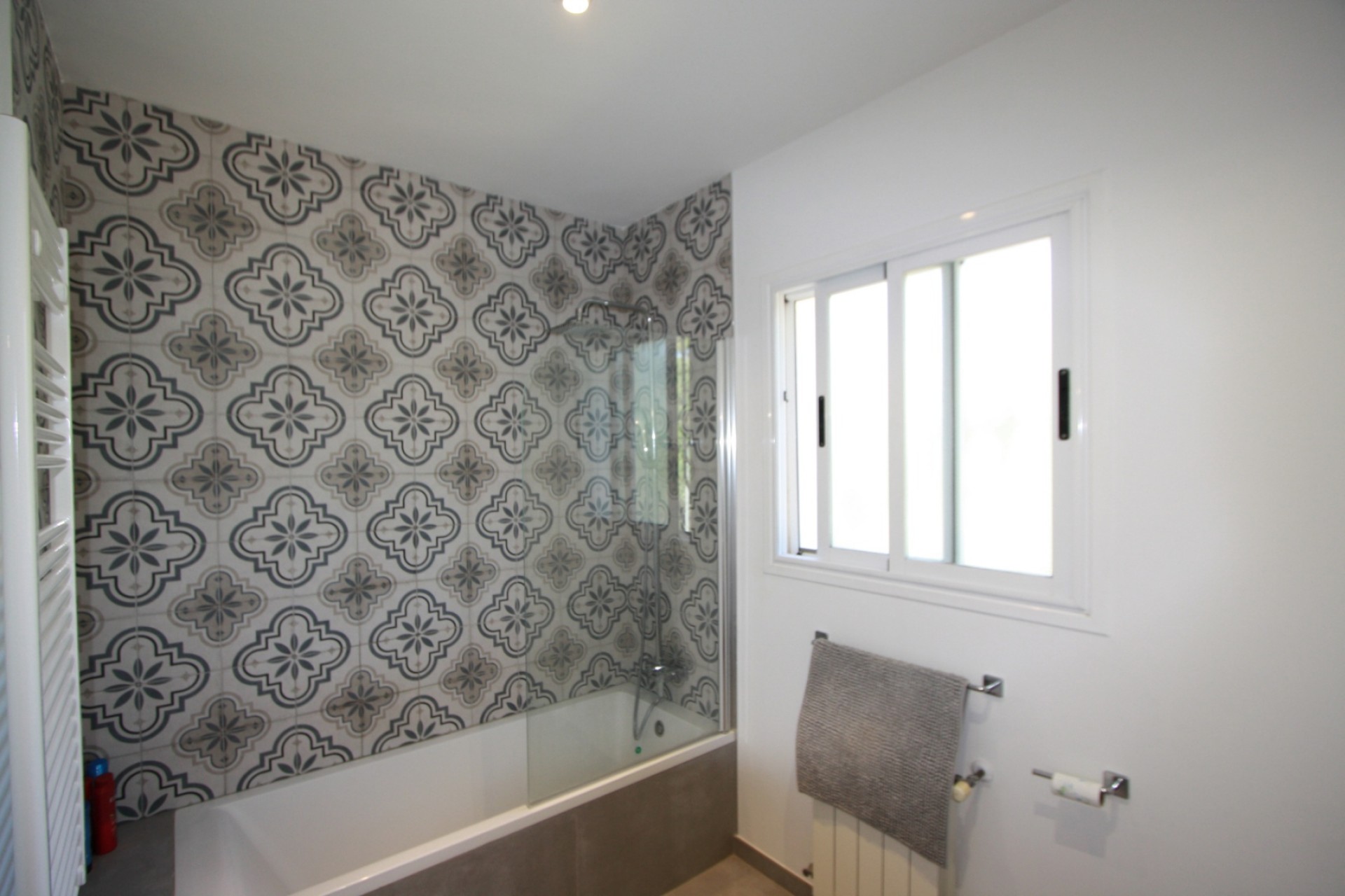 Zu verkaufen - Villa -
Jalon