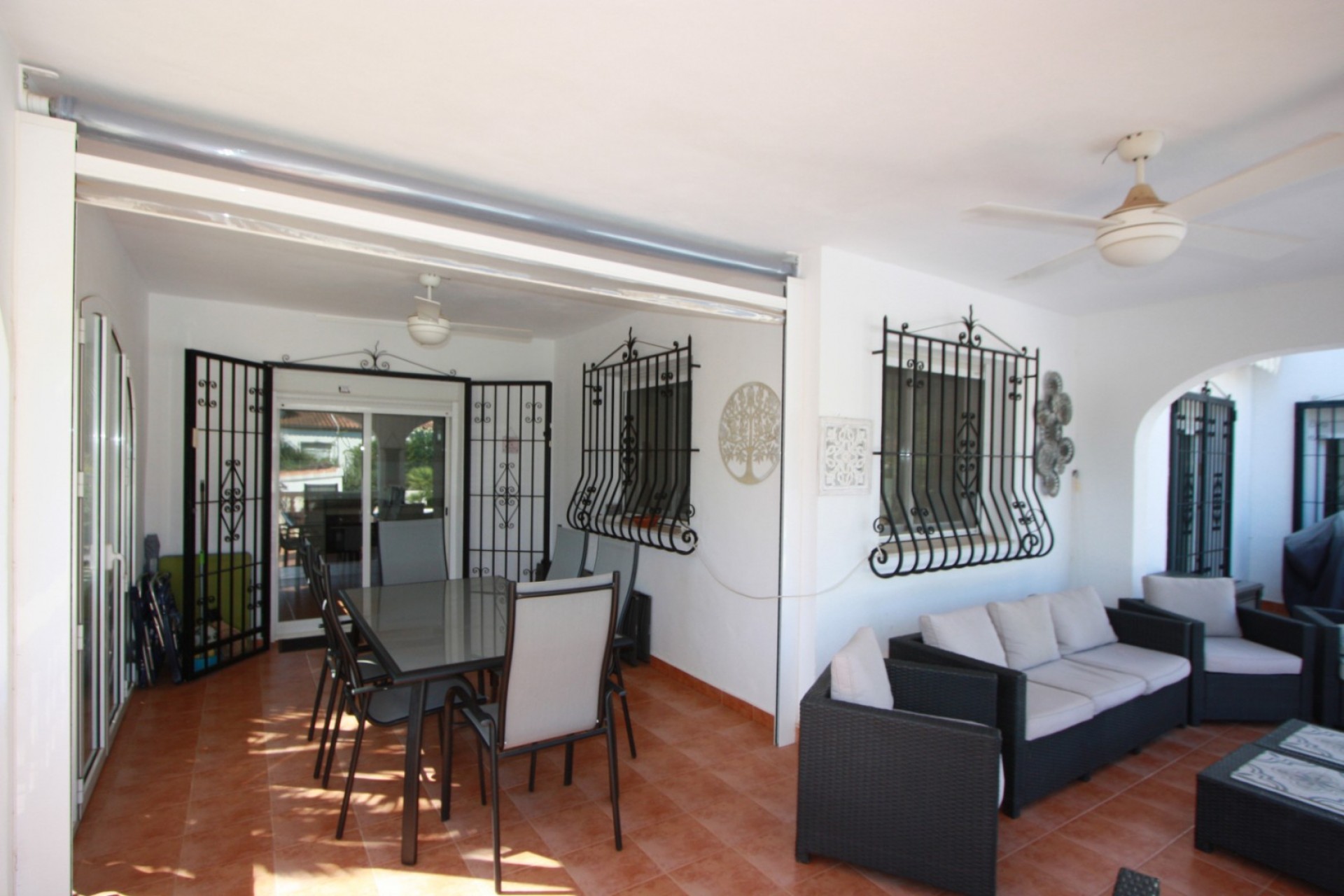 Zu verkaufen - Villa -
Jalon