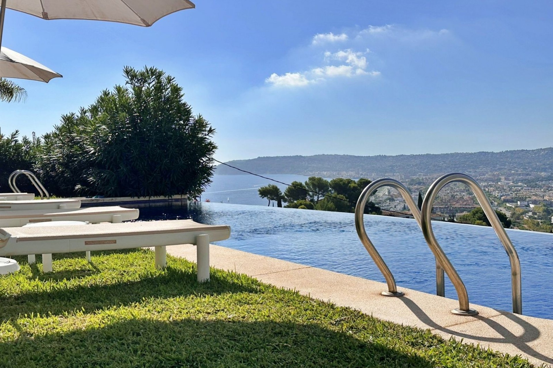 Zu verkaufen - Villa -
Javea - La Corona