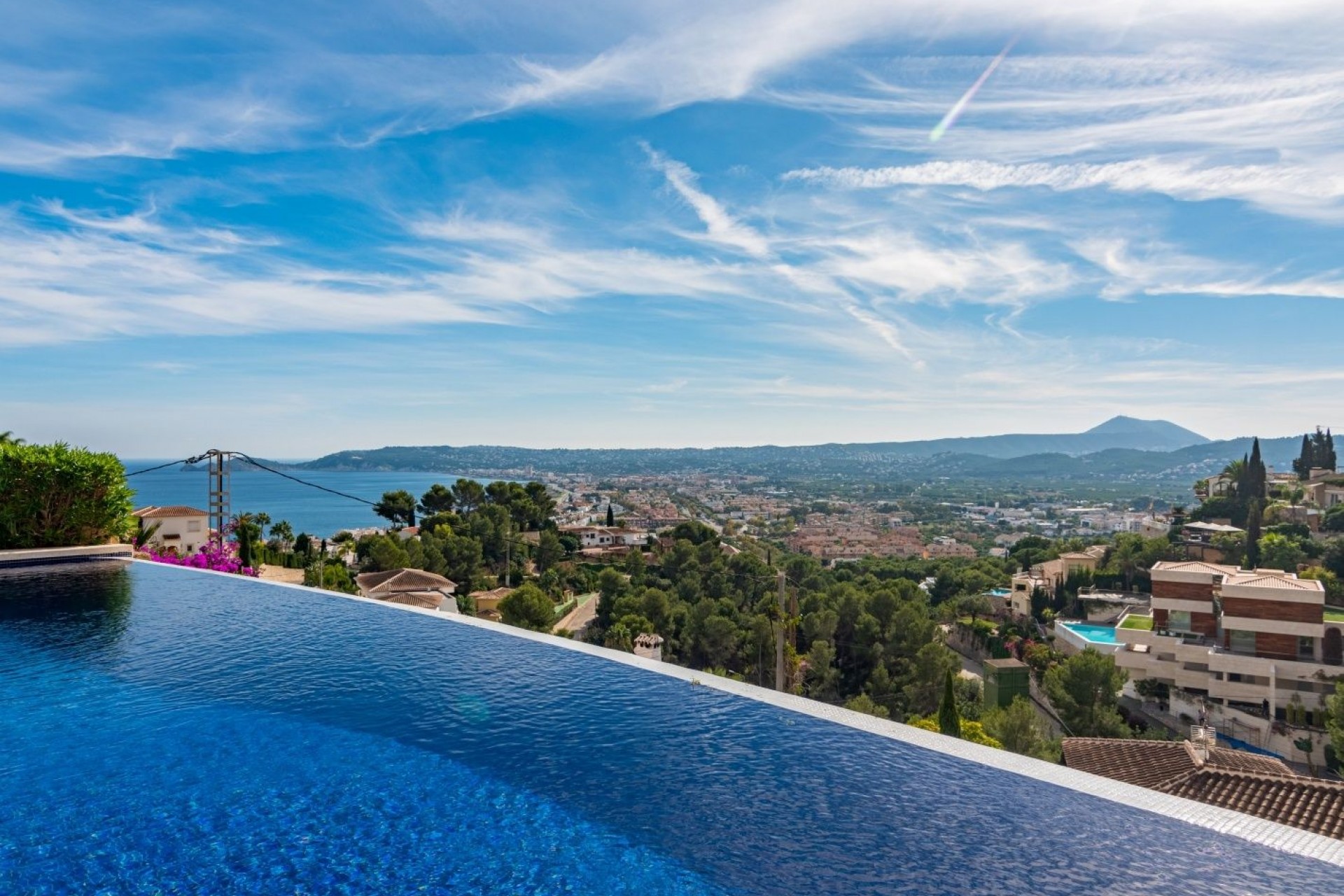 Zu verkaufen - Villa -
Javea - La Corona