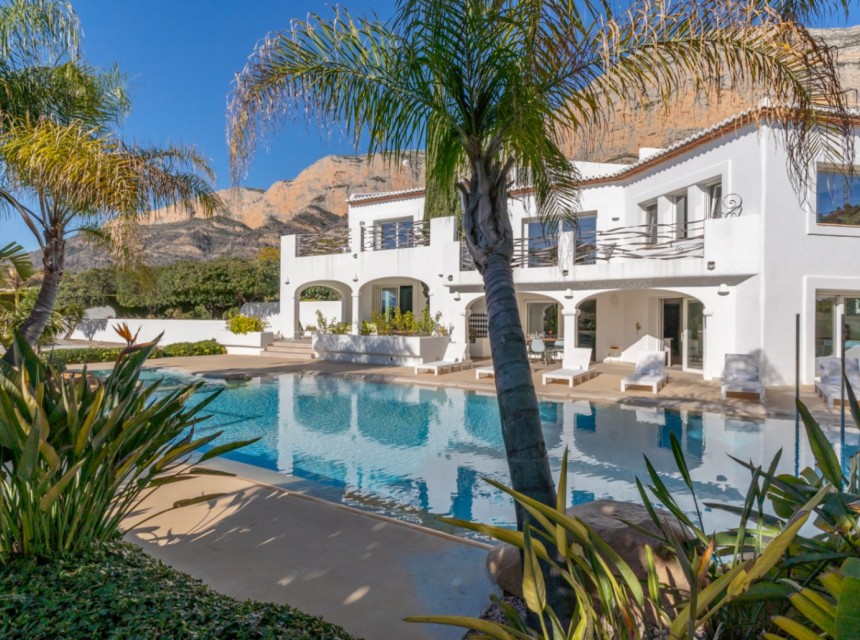 Zu verkaufen - Villa -
Javea - Montgo