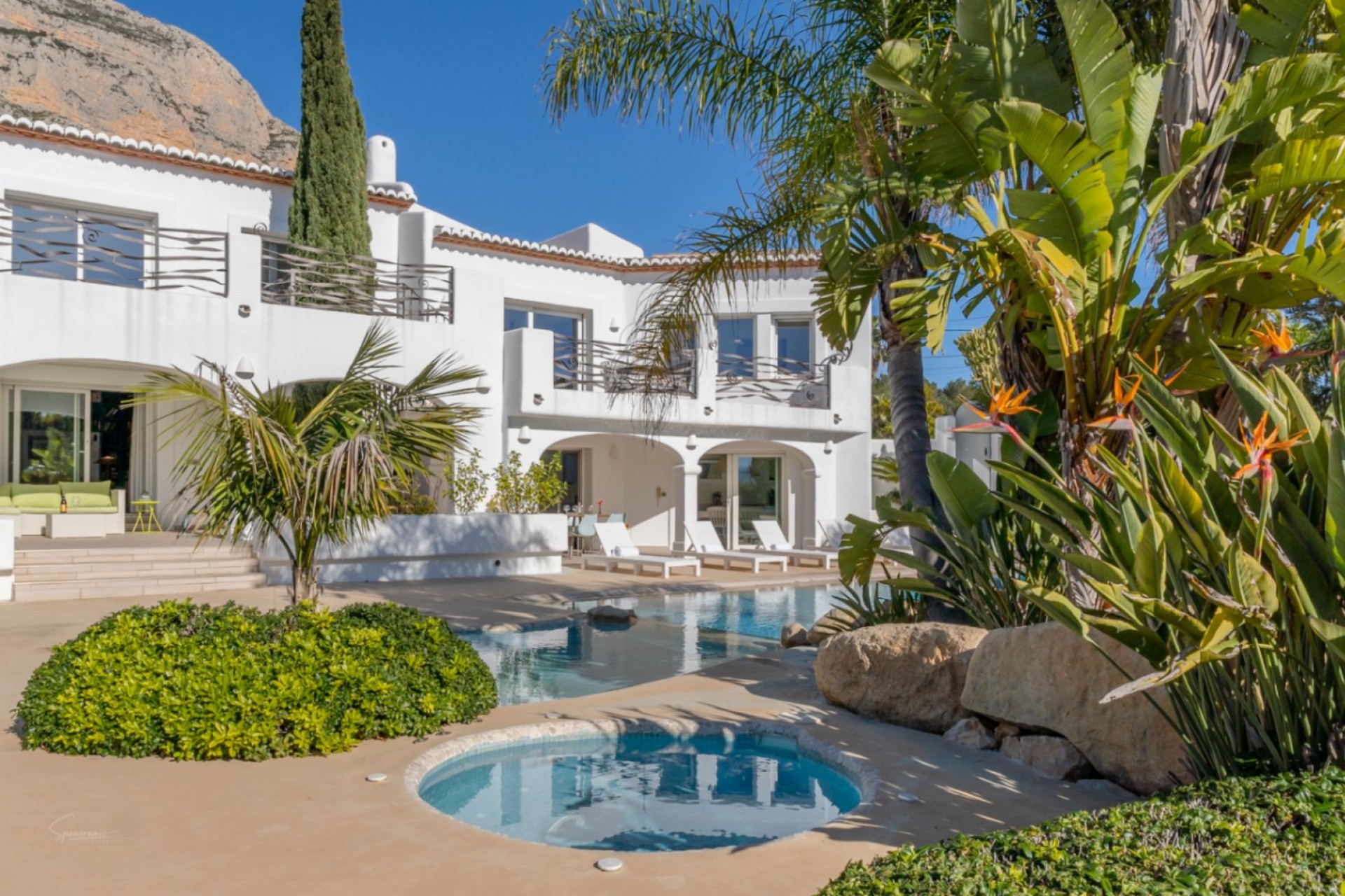 Zu verkaufen - Villa -
Javea - Montgo