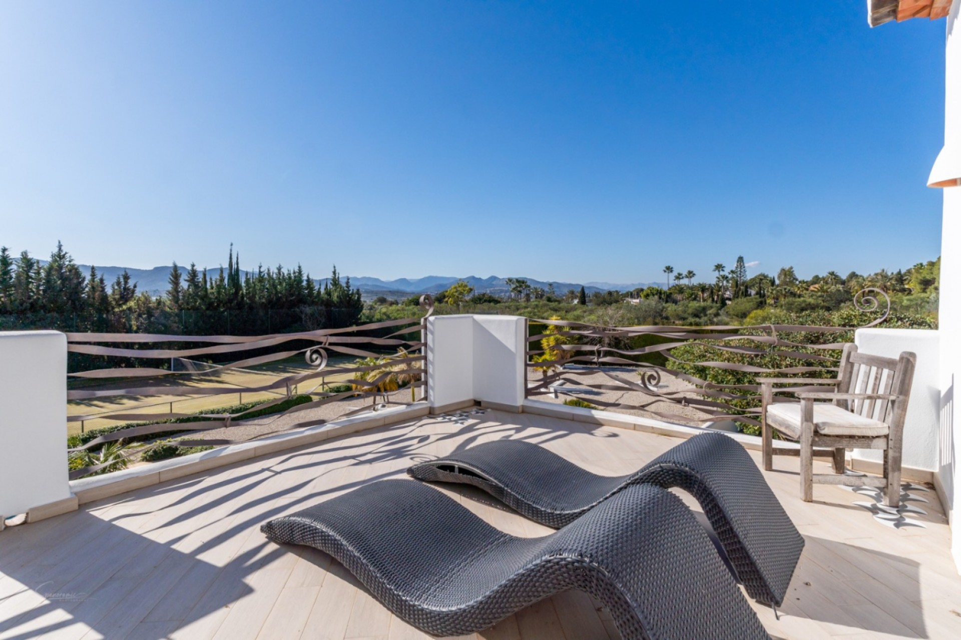 Zu verkaufen - Villa -
Javea - Montgo