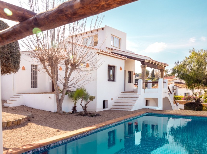 Zu verkaufen - Villa -
Javea - Toscal