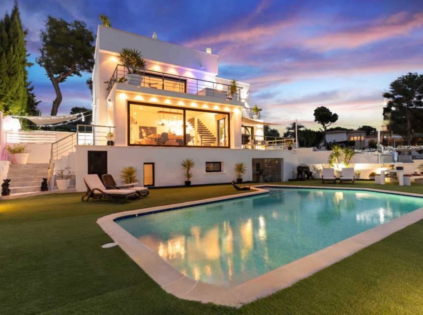 Zu verkaufen - Villa -
Moraira - Alicante