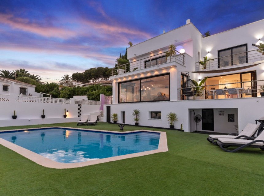 Zu verkaufen - Villa -
Moraira - Alicante