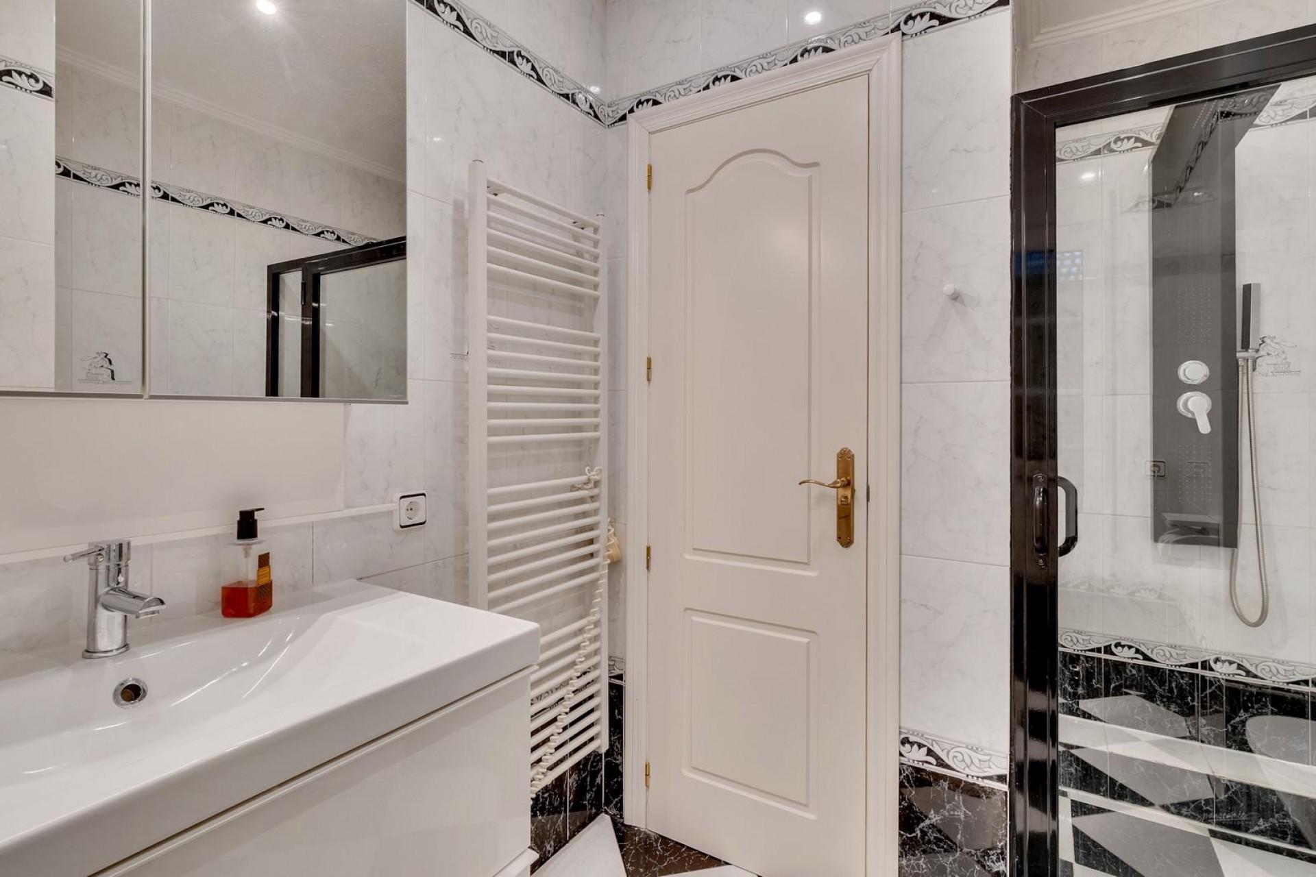 Zu verkaufen - Villa -
Moraira - Benimeit