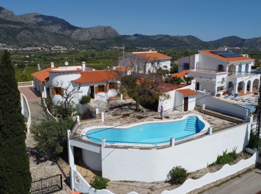 Zu verkaufen - Villa -
Orba