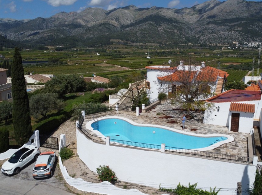 Zu verkaufen - Villa -
Orba