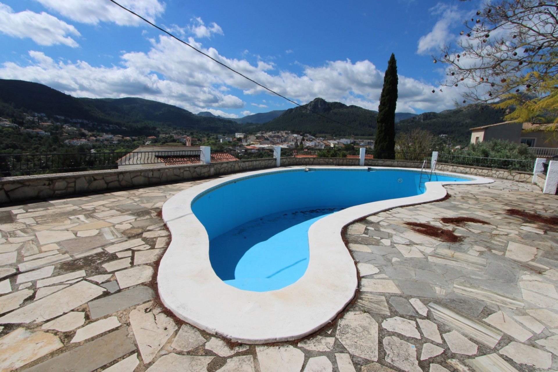 Zu verkaufen - Villa -
Orba