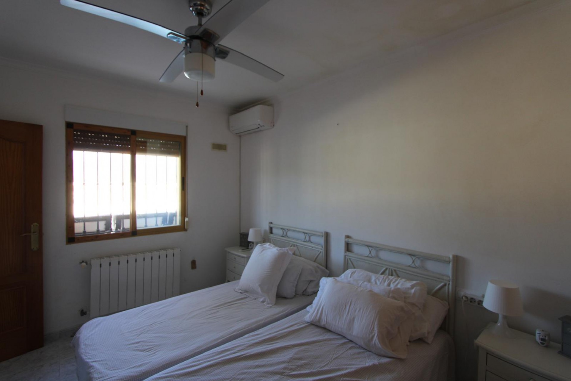 Zu verkaufen - Villa -
Orba