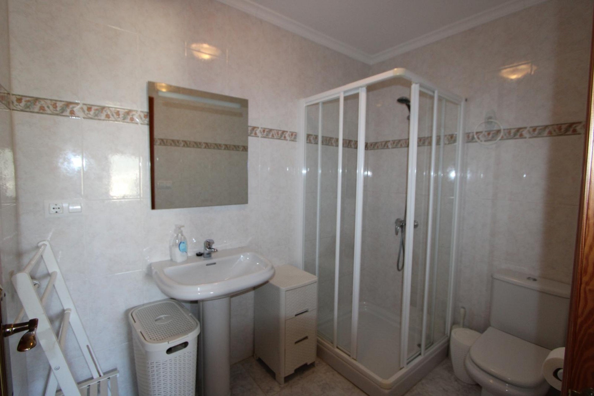 Zu verkaufen - Villa -
Orba