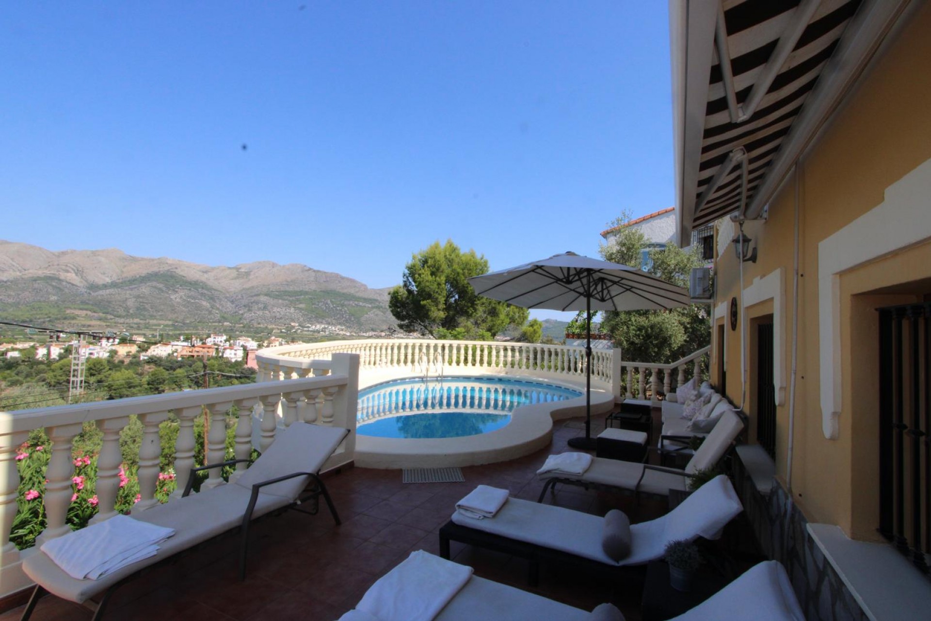 Zu verkaufen - Villa -
Orba