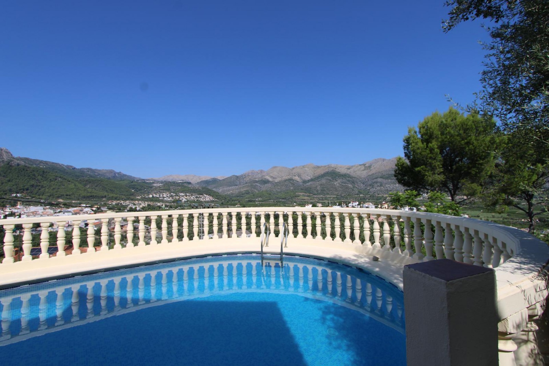 Zu verkaufen - Villa -
Orba