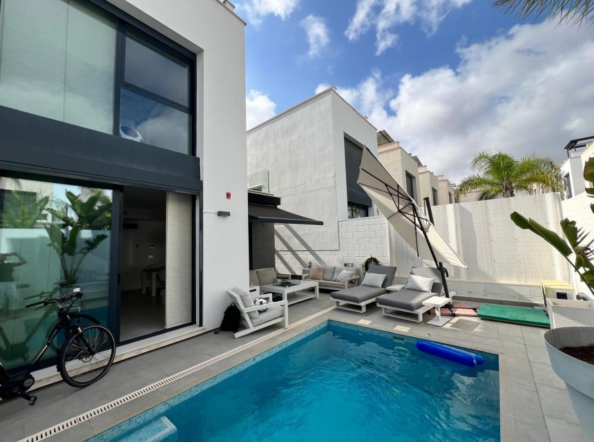 Zu verkaufen - Villa -
Orihuela Costa - Villamartín-Las Filipinas