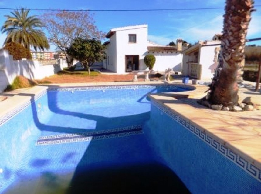 Zu verkaufen - Villa -
Teulada