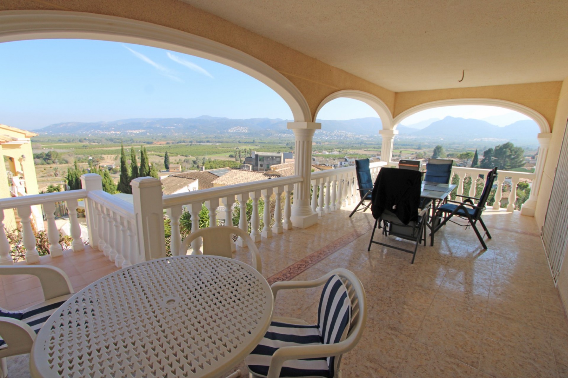 Zu verkaufen - Villa -
Tormos