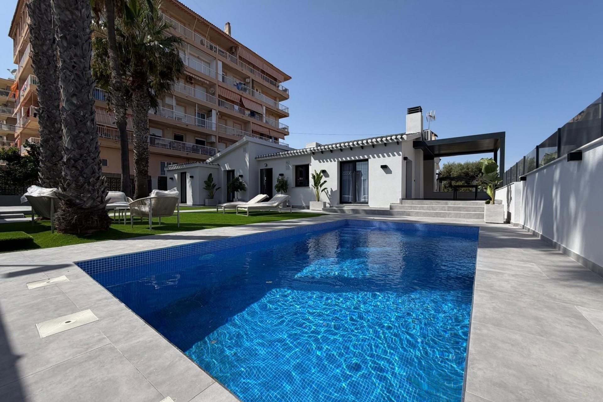 Zu verkaufen - Villa -
Torrevieja - Punta Prima