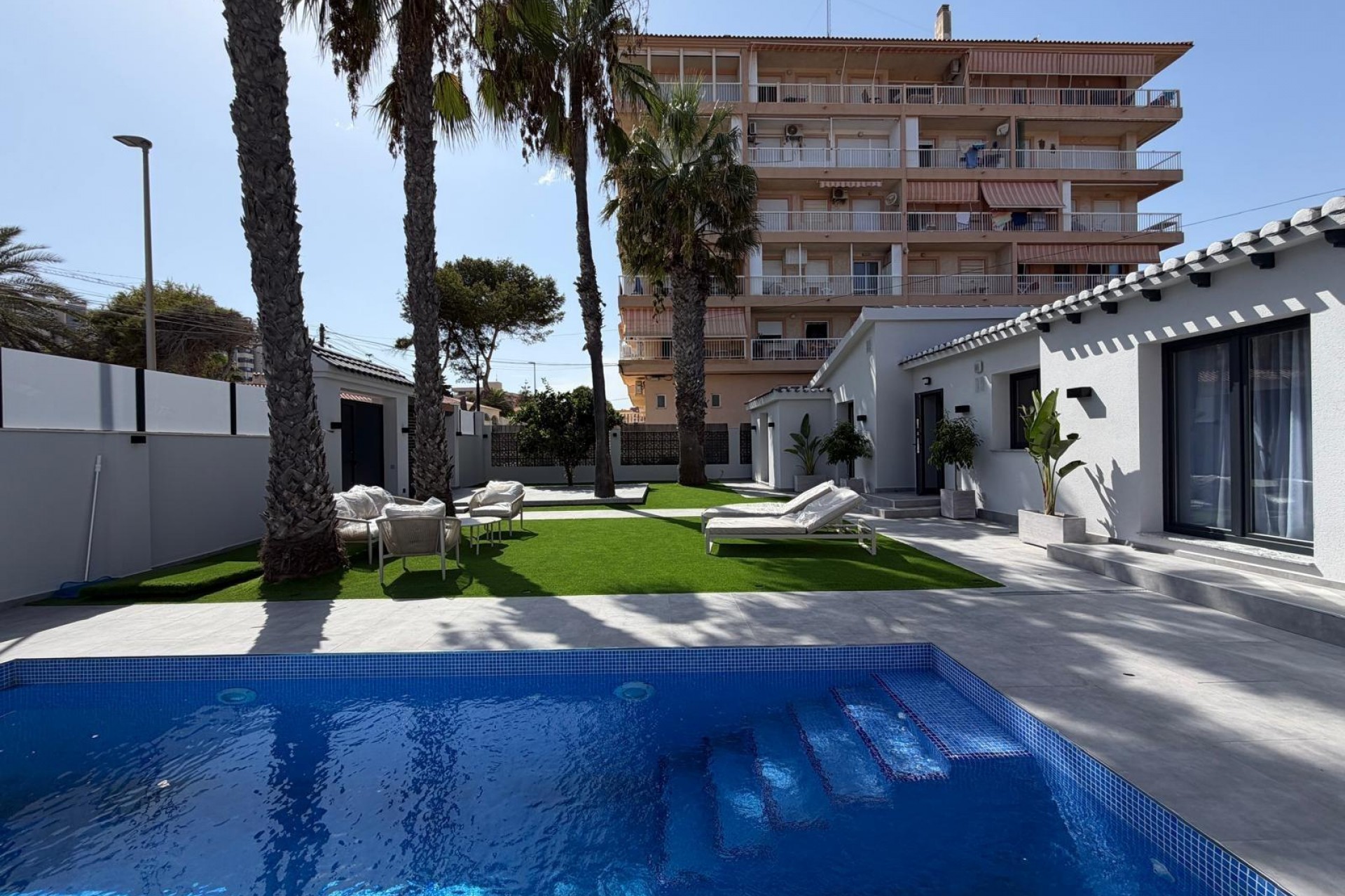 Zu verkaufen - Villa -
Torrevieja - Punta Prima