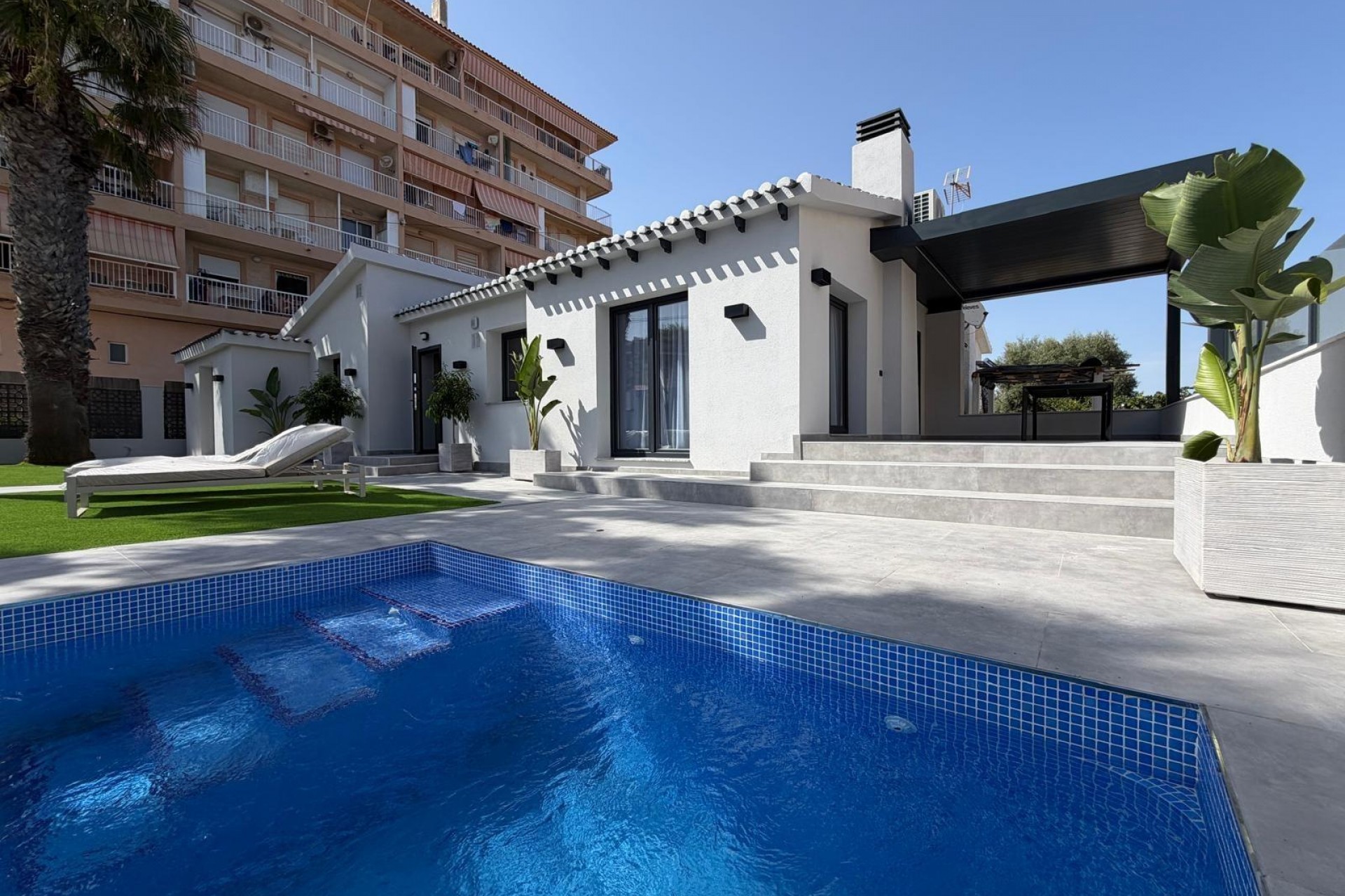 Zu verkaufen - Villa -
Torrevieja - Punta Prima