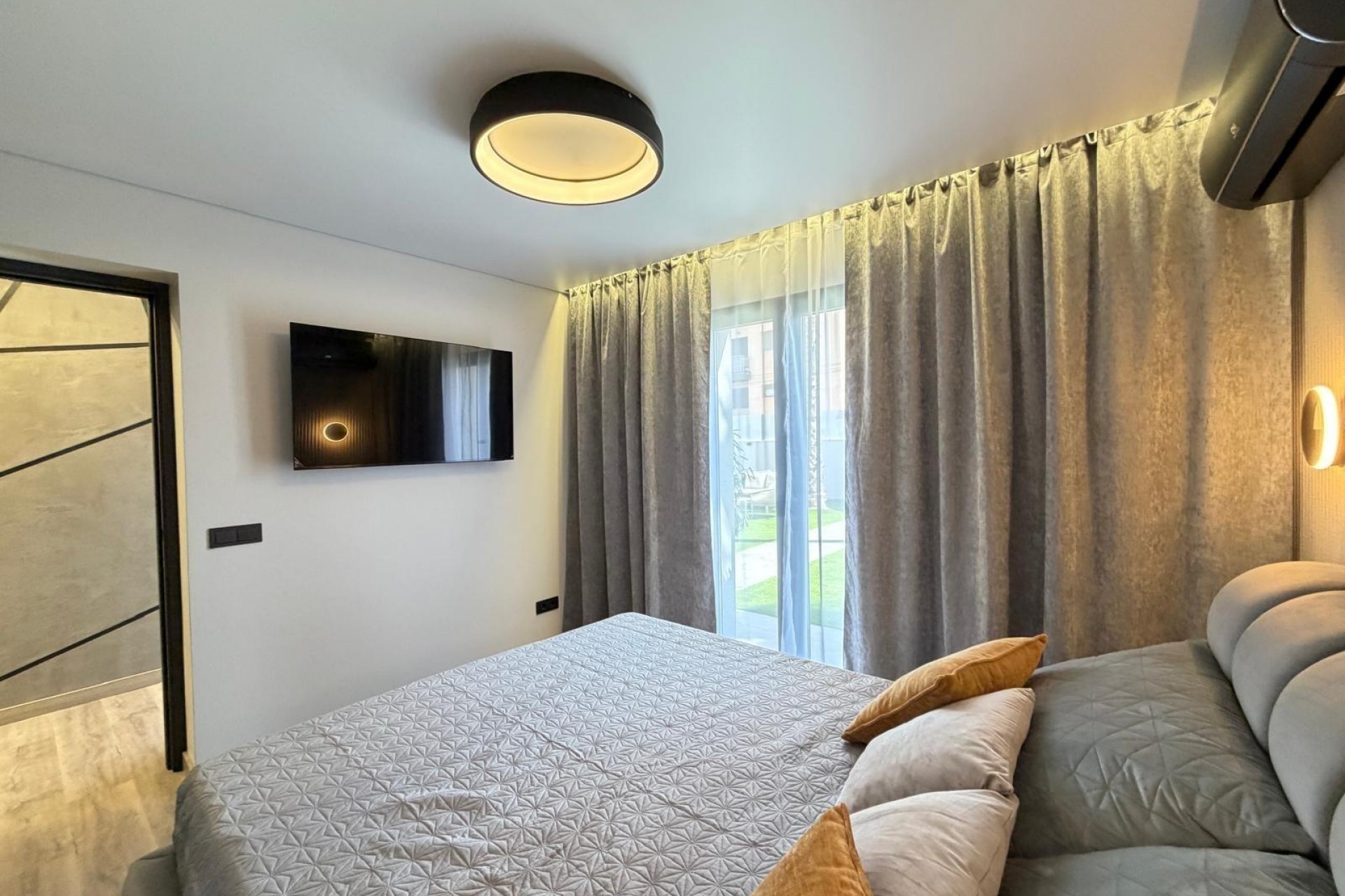 Zu verkaufen - Villa -
Torrevieja - Punta Prima